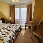 Hotel Crosna 3*