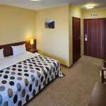 Crosna Hotel