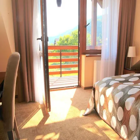 Crosna Hotel