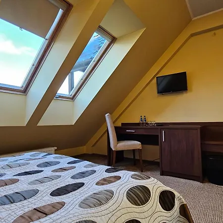 Hotel Crosna 3*