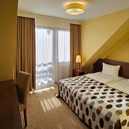 Crosna Hotel
