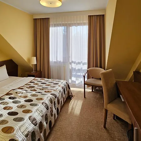 Hotel Crosna 3*