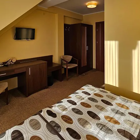 Crosna ホテル クロシチェンコ