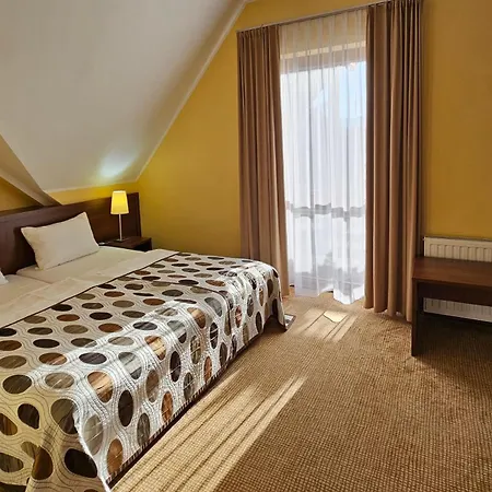 Hotel Crosna 3*