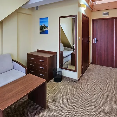 Hotel Crosna 3*