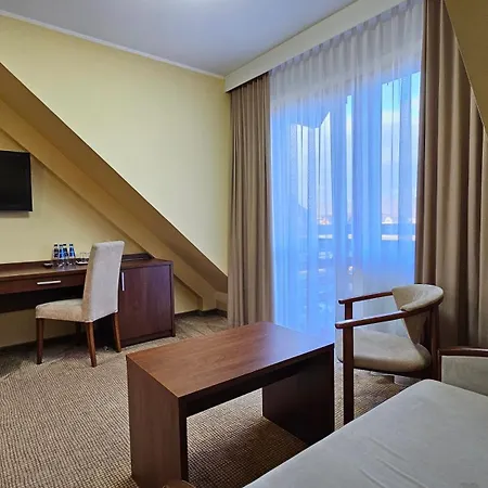 Hotel Crosna 3*