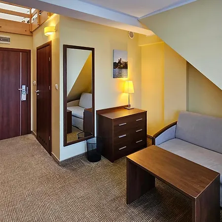 Crosna Hotel 3*