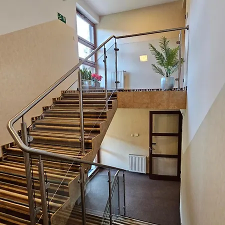 Hotel Crosna 3*